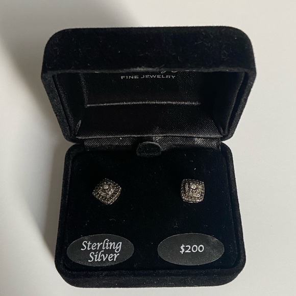 RH Macy & Co Sterling Silver Diamond Cush Stud Earrings - Picture 3 of 4